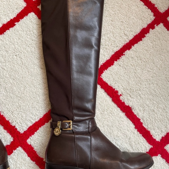 gently worn, beautiful mk boots. - Picture 4 of 6